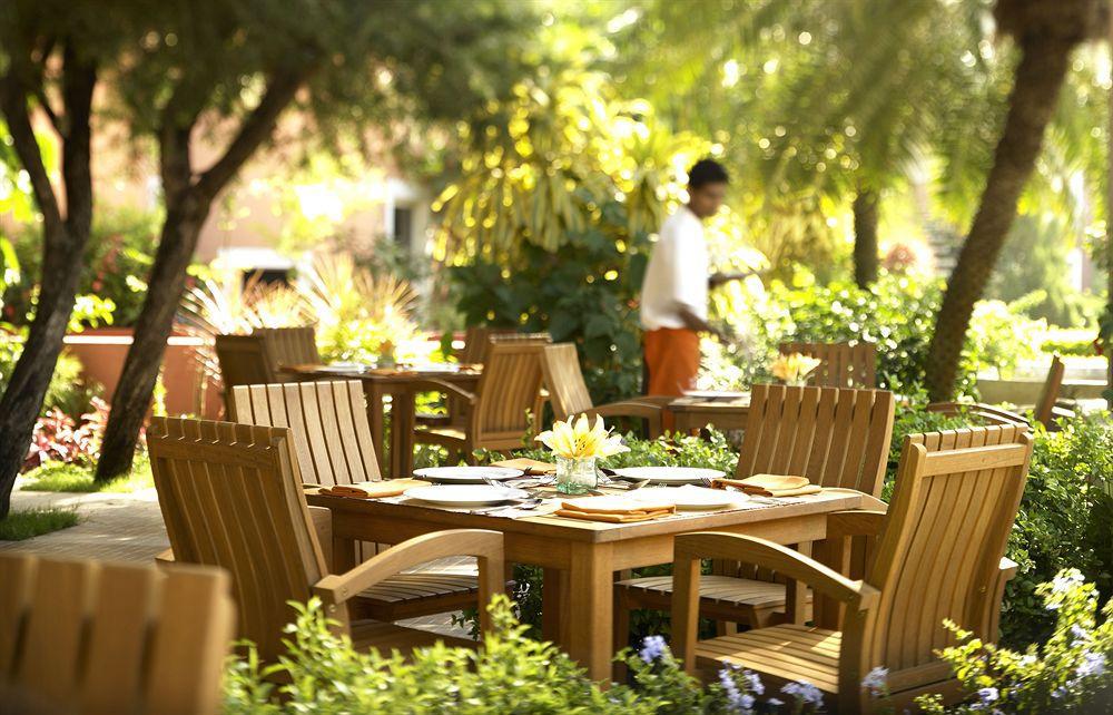 Taj Cidade De Goa Heritage, Goa Santa Cruz エクステリア 写真 Outdoor dining at the Four Seasons Hotel
