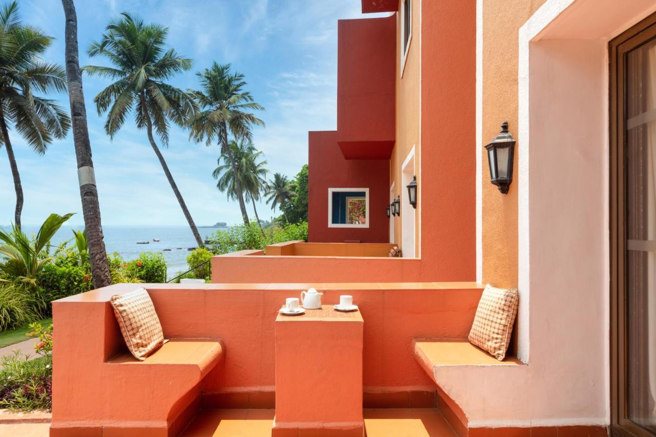 Taj Cidade De Goa Heritage, Goa Santa Cruz エクステリア 写真 A view of the beach from the hotel
