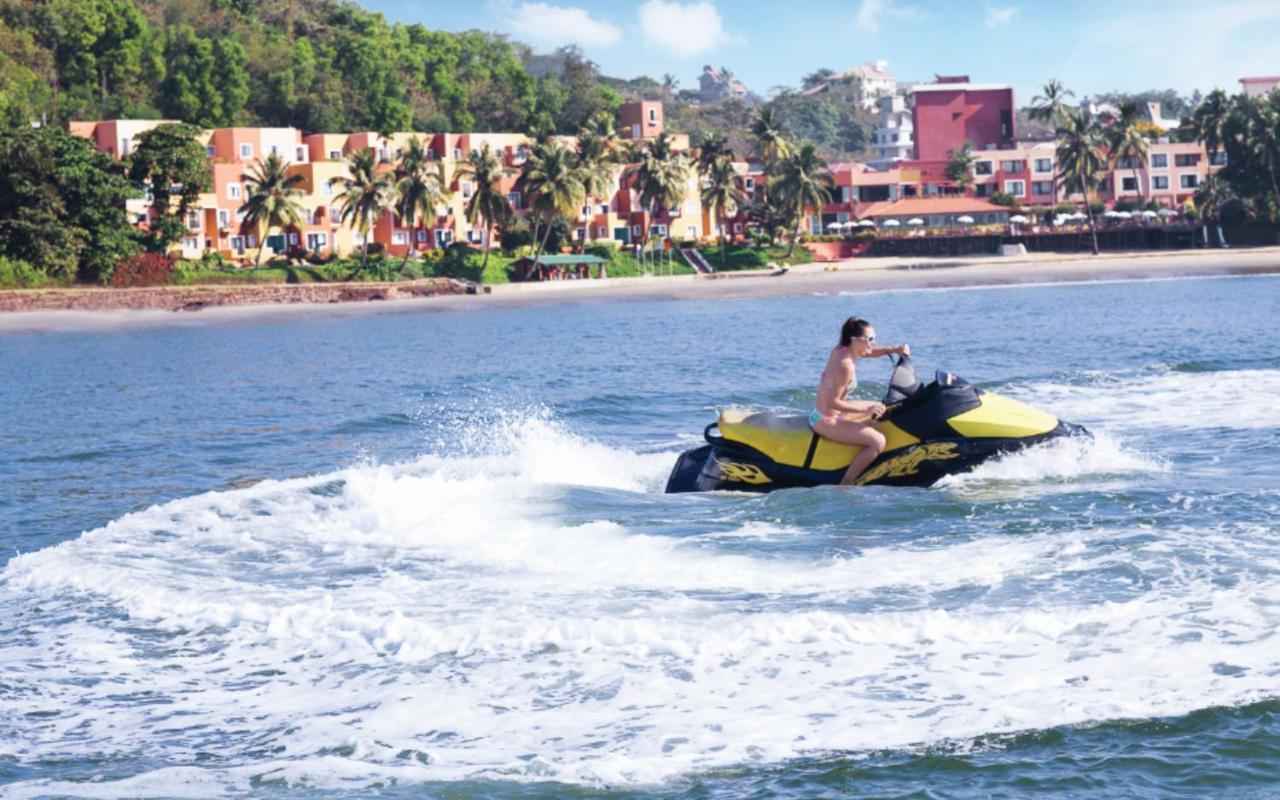 Taj Cidade De Goa Heritage, Goa Santa Cruz エクステリア 写真 Jet skiing in Goa