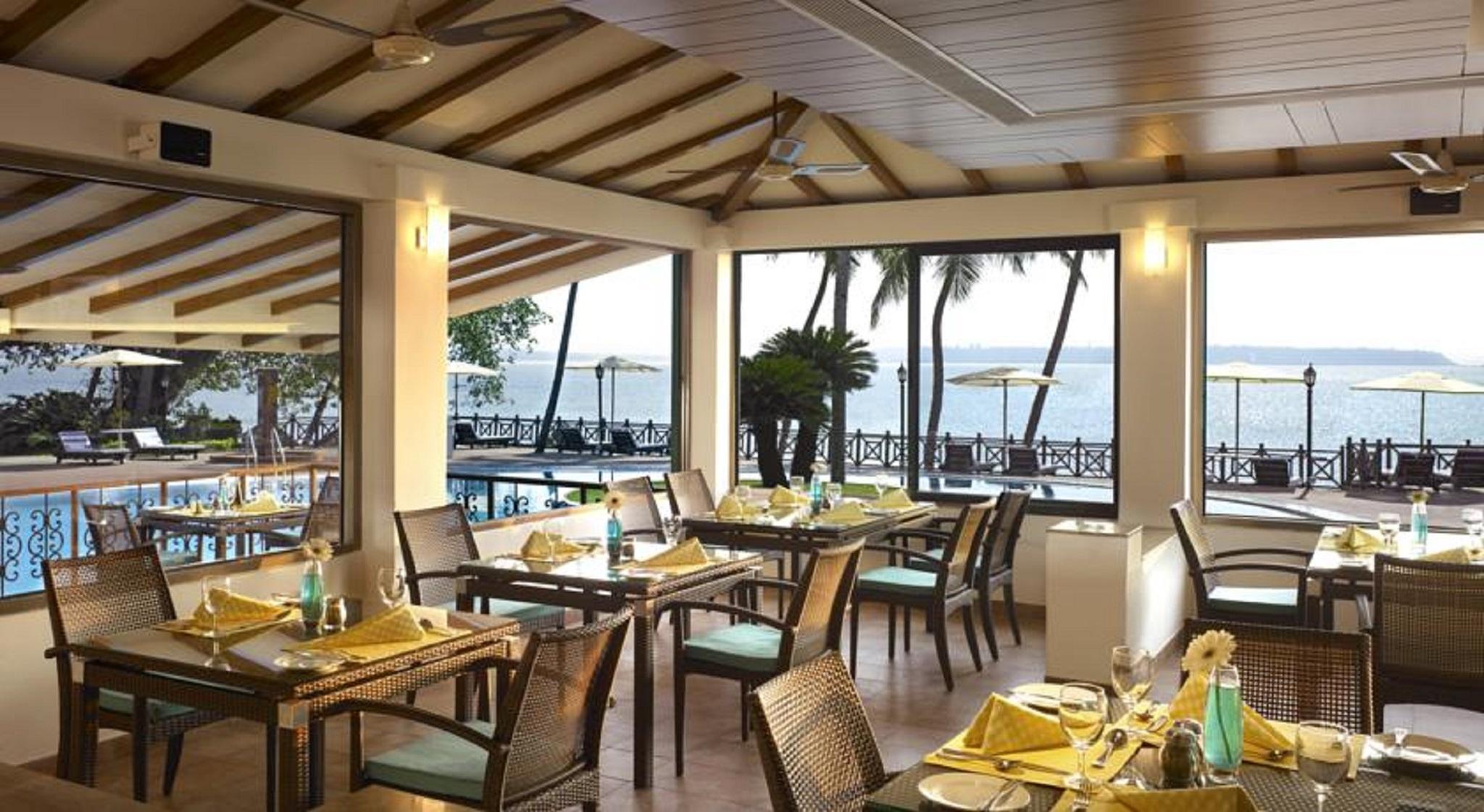 Taj Cidade De Goa Heritage, Goa Santa Cruz エクステリア 写真 The Bayview lounge at Mumbai airport