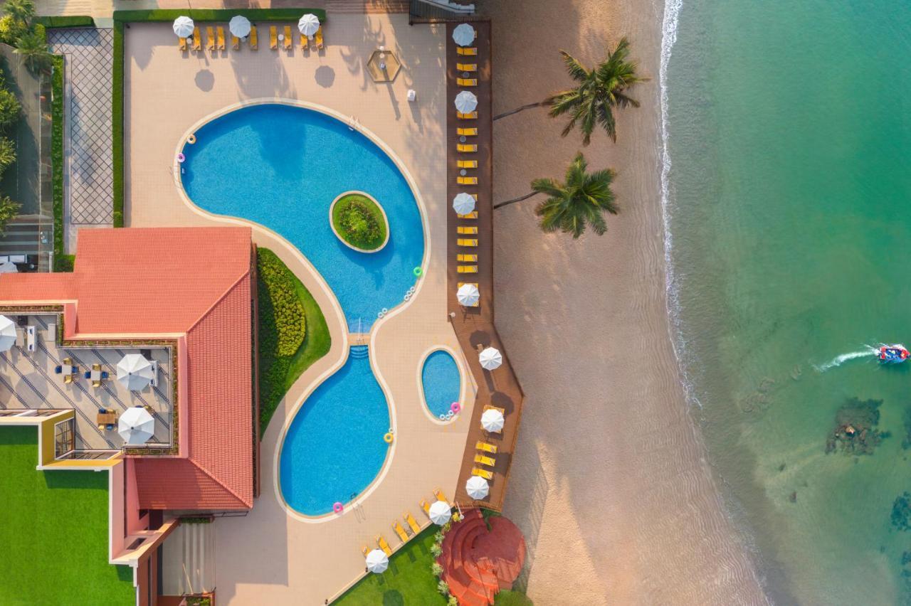 Taj Cidade De Goa Heritage, Goa Santa Cruz エクステリア 写真 Aerial view of the pool at the Sheraton Jumeirah Hotel