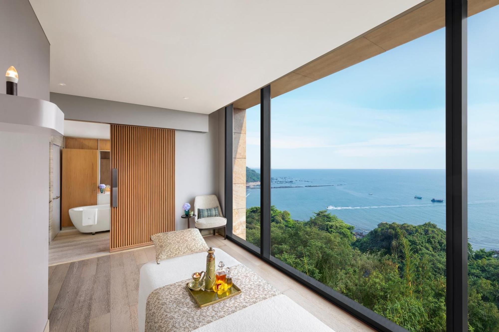 Taj Cidade De Goa Heritage, Goa Santa Cruz エクステリア 写真 The view from the bathroom of a suite at The Cape