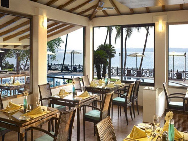 Taj Cidade De Goa Heritage, Goa Santa Cruz エクステリア 写真 The Bayview Bar and Grill