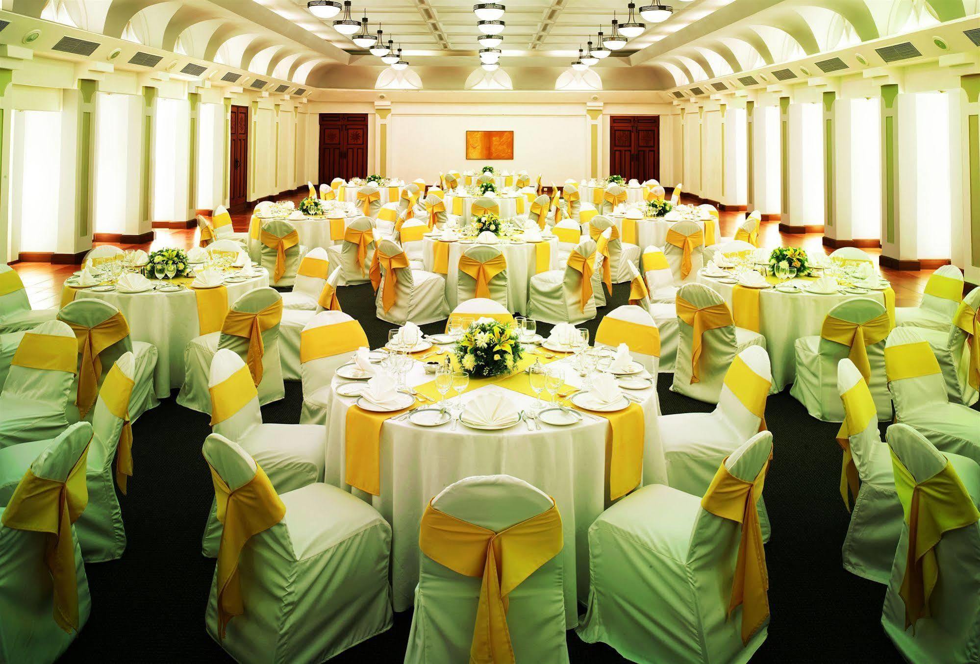 Taj Cidade De Goa Heritage, Goa Santa Cruz エクステリア 写真 A wedding reception at the Royal Thai Navy Convention Center